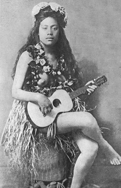 Hula dancer with Eukalele